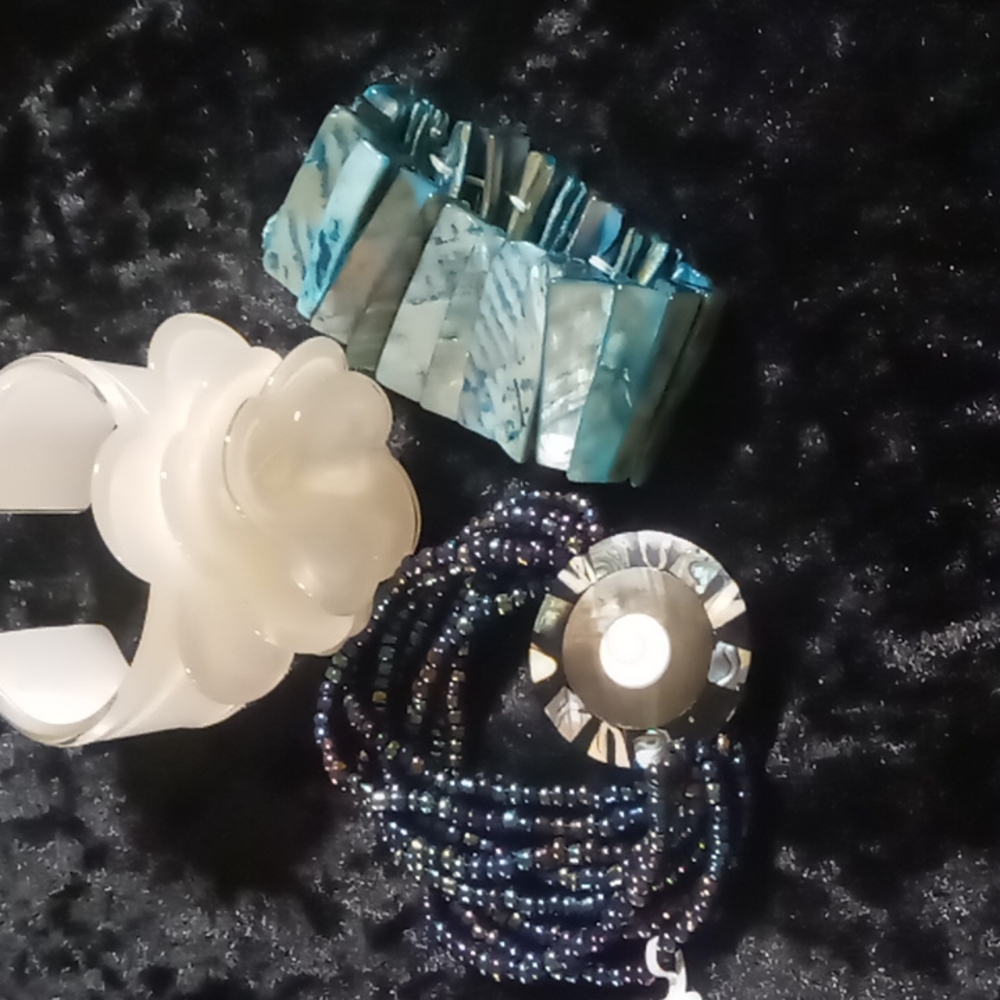 Mother of pearl, abalone ,beaded & acrilic bracelets M.o.p Beautiful